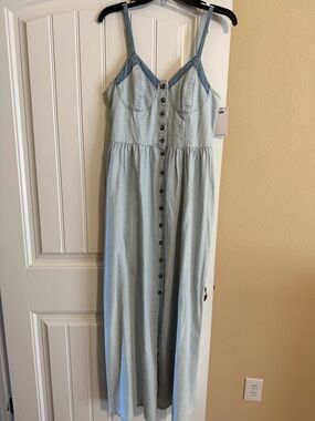 Lee Light Blue and White Striped Button-Front Maxi Dress with pockets. Size M